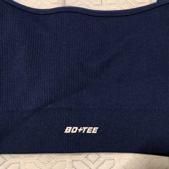Navy Blue Bo+Tee sports bra and leggings set super cute ripped look. - Picture 2 of 3